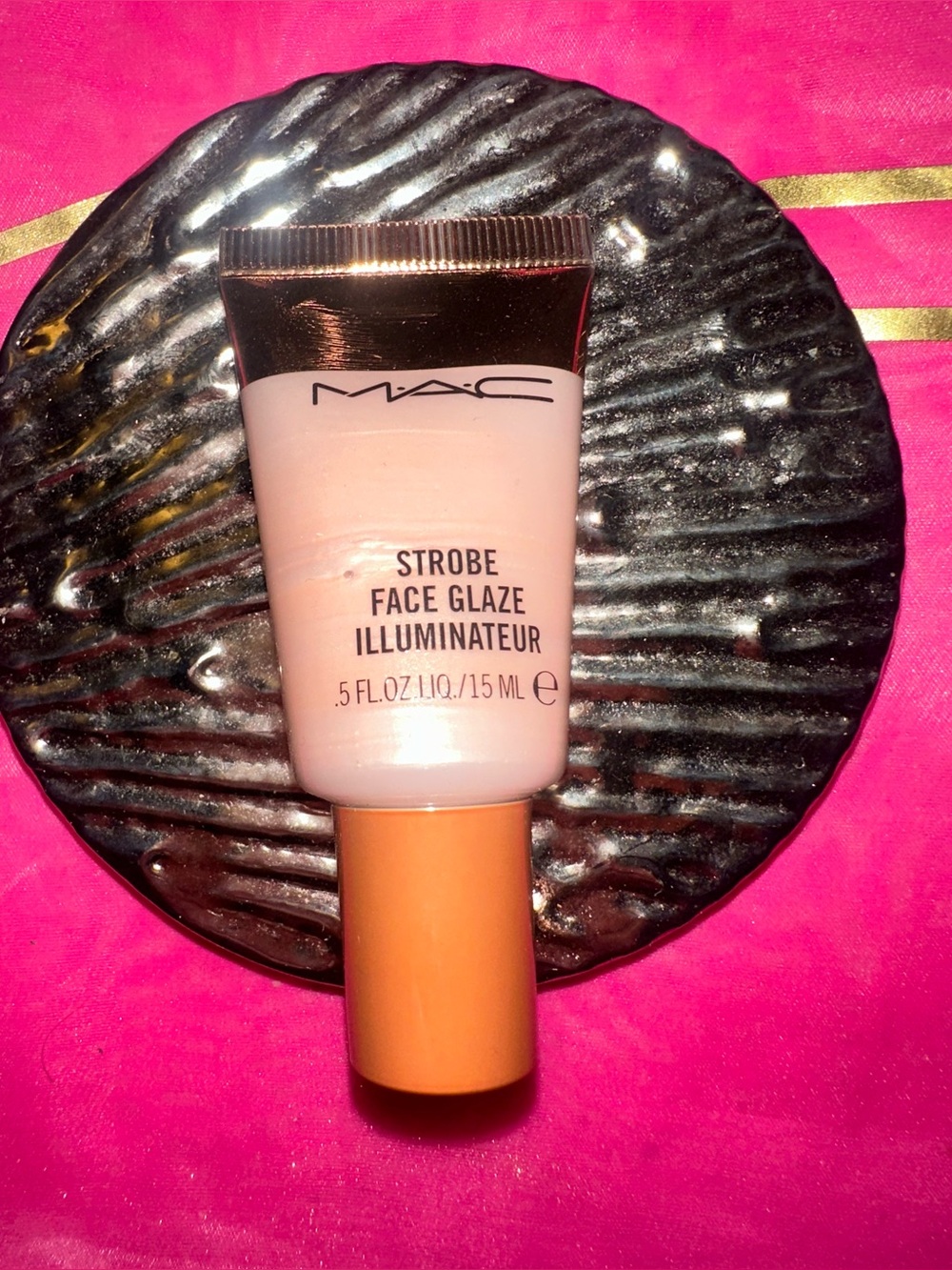 MAC Let’s Make Waves Strobe Face Glaze – Limited Edition